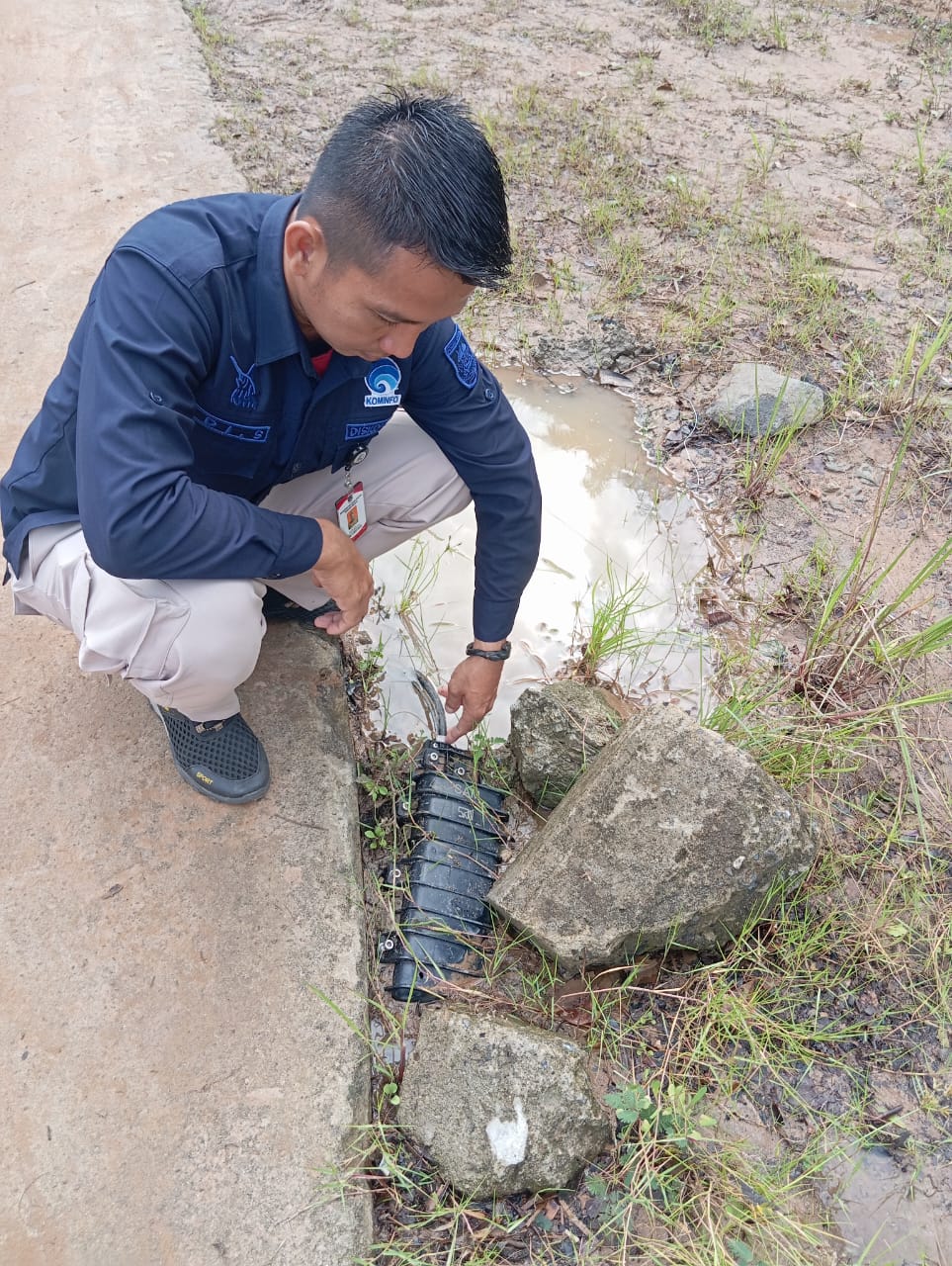 TIM ALIKA PESISIR BARAT TINJAU JALUR KABEL FIBER OPTIC PASCA MELUAPNYA WAY TUWOK